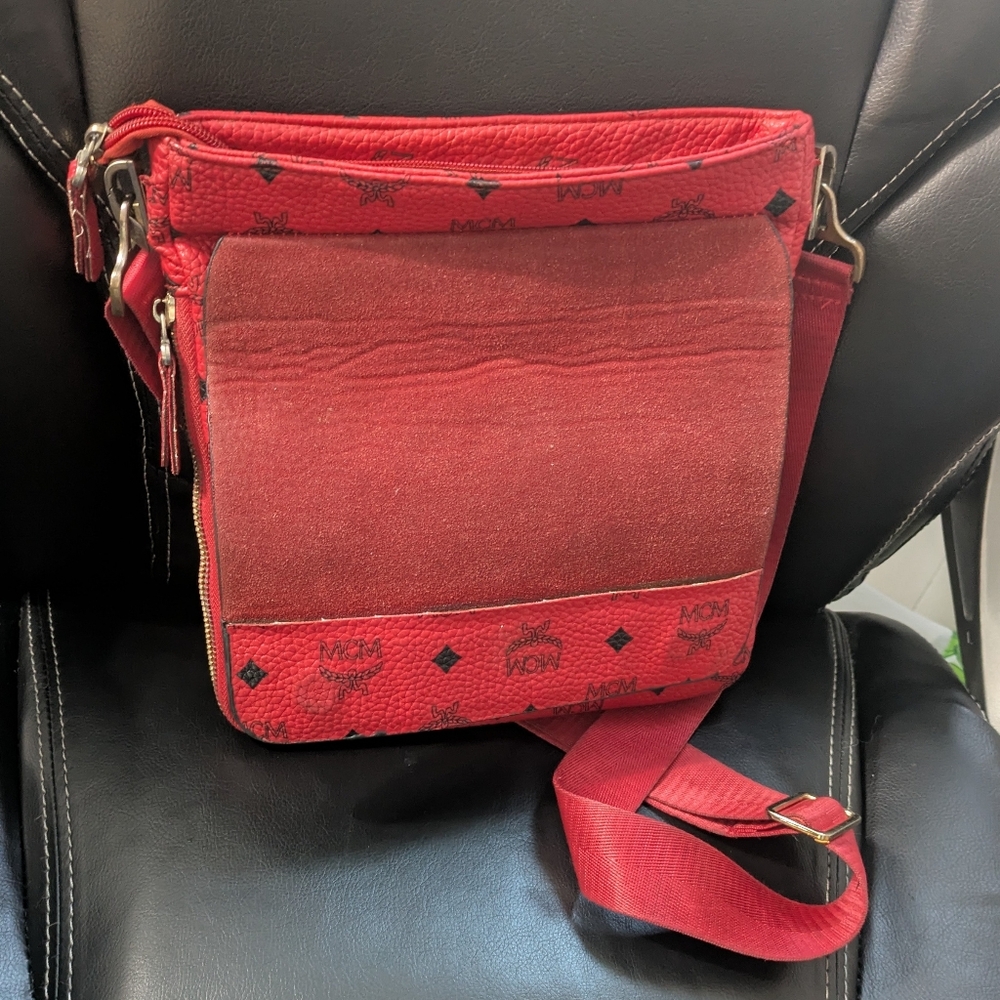 MCM Scarlet Shoulder Bag - Picture 3 of 4